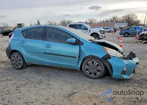 2013 Toyota Prius C z USA, uszkodzony, nr VIN JTDKDTB37D1049783